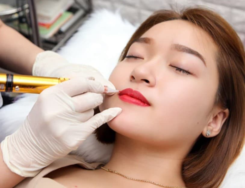 Phun môi sử dụng công nghệ thường giá từ 499.000 VND - 1.500.000 VND

Mực
- Mực Organic nhập khẩu: Hàn - Đức - Mỹ
- Lên màu chuẩn, mềm mịn - không thâm, không trổ
- Dặm một lần miễn phí nếu cần, bảo hành màu

Màu mới được yêu thích
- Hồng đào - Cam san hô - Hồng đất
- Đỏ cherry - Cam đất - Đỏ rượu vang
- Màu môi tự nhiên dành cho nam