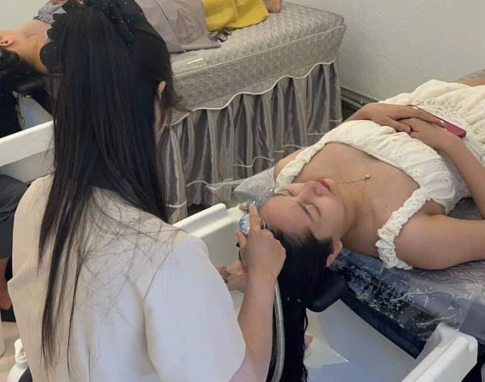 Dịch vụ gội đầu cơ bản. Giá áp dụng cho dầu gội tiêu chuẩn.