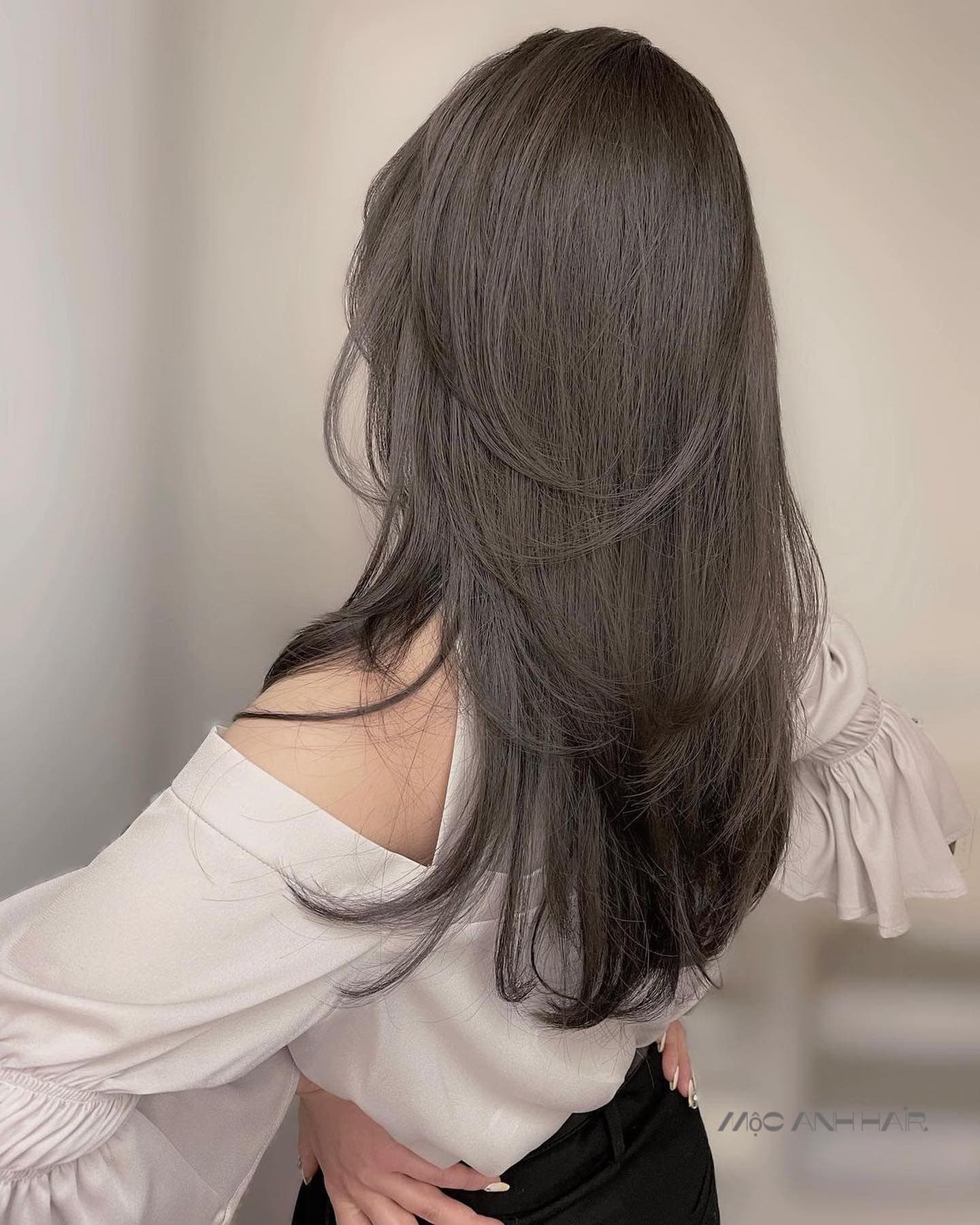 Giá dịch vụ áp dụng cho tóc ngắn, tóc dài và tóc lỡ sẽ có phụ thu.