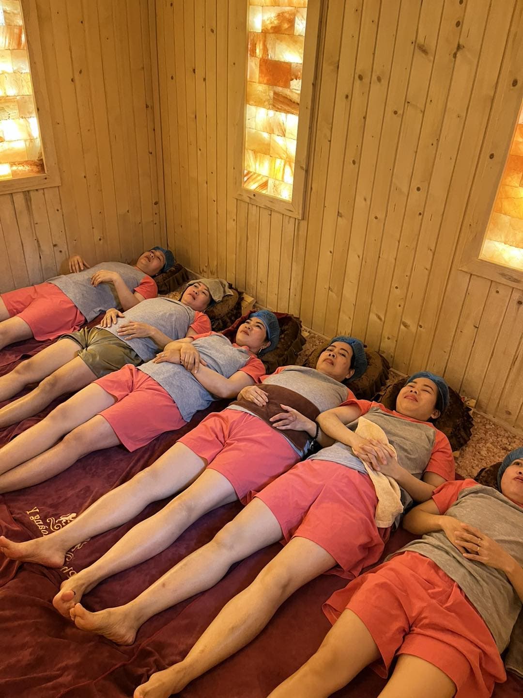 Phòng xông đá muối Himalaya tiêu chuẩn cao cấp, phù hợp cho cả cá nhân và nhóm đông người